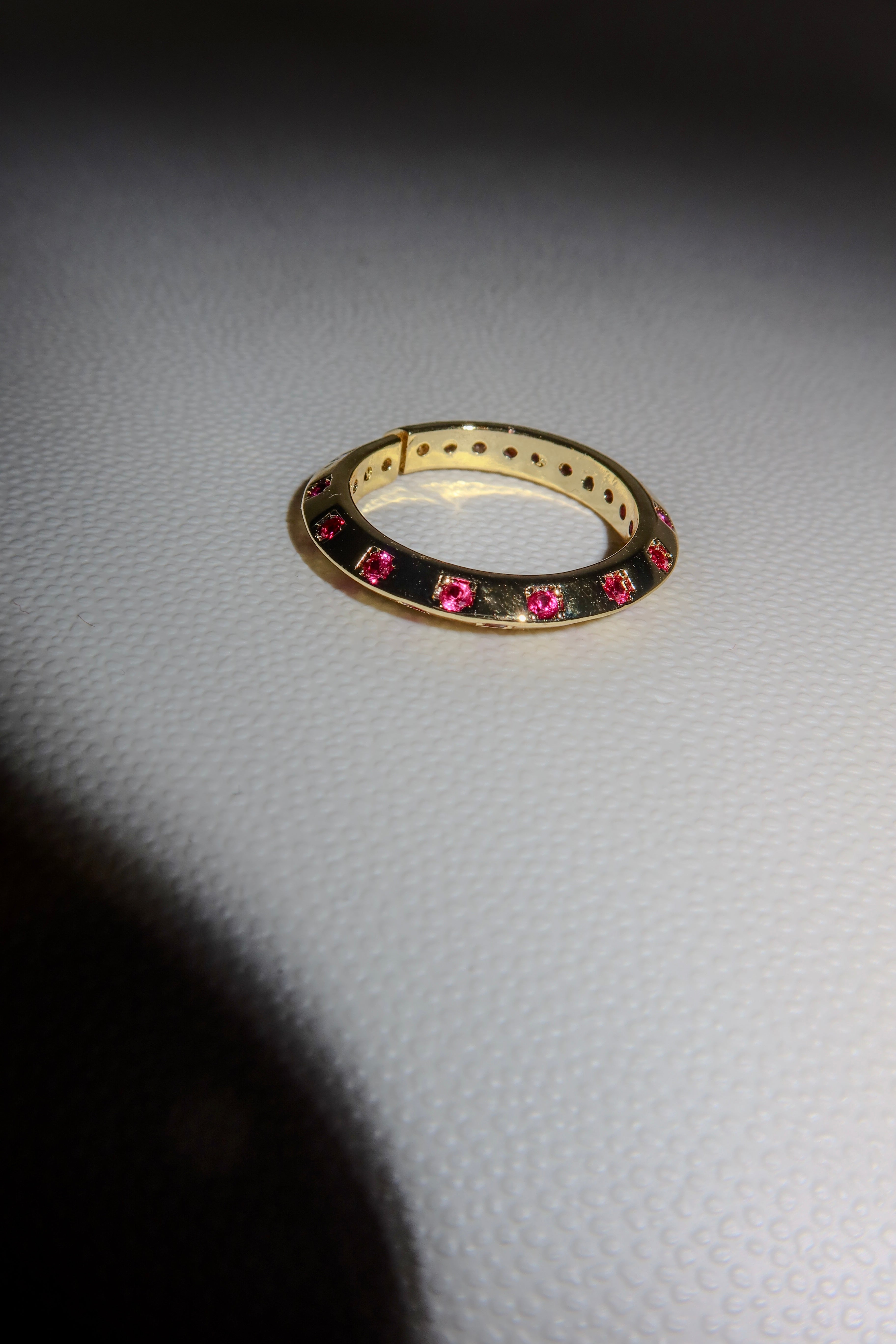Ufo Pembe Taşlı Gold Yüzük