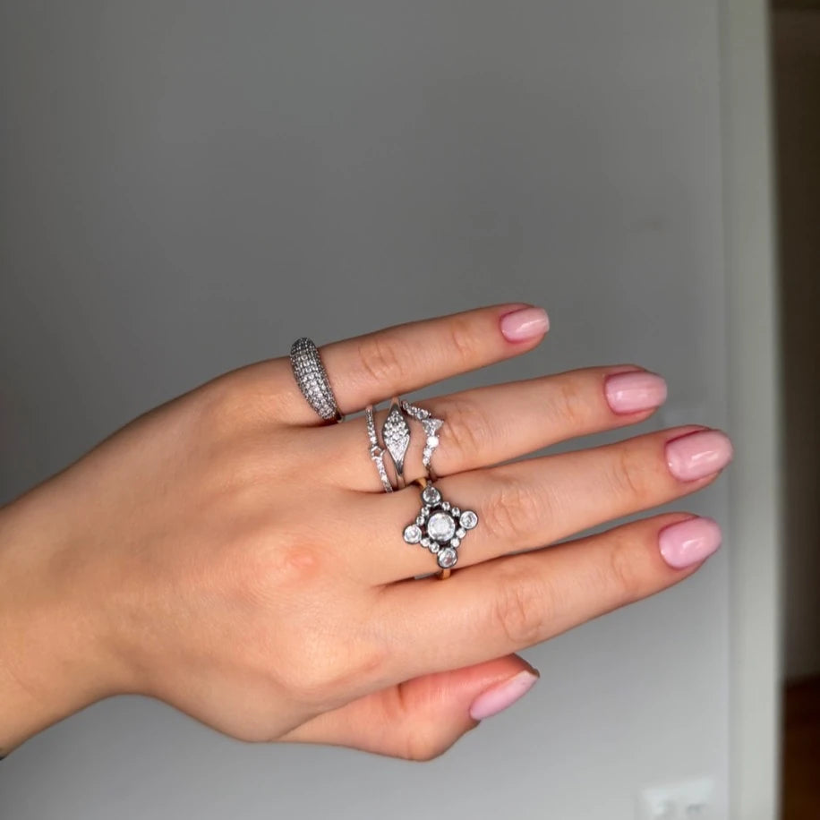 Pave Pinky