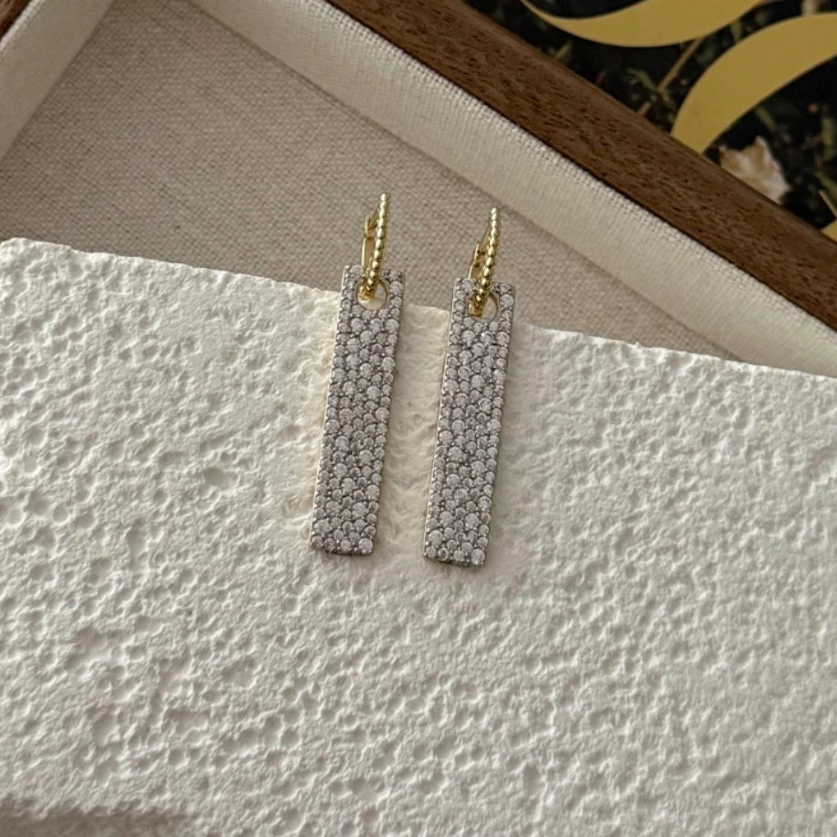 Taşlı Plaka Gold Küpe